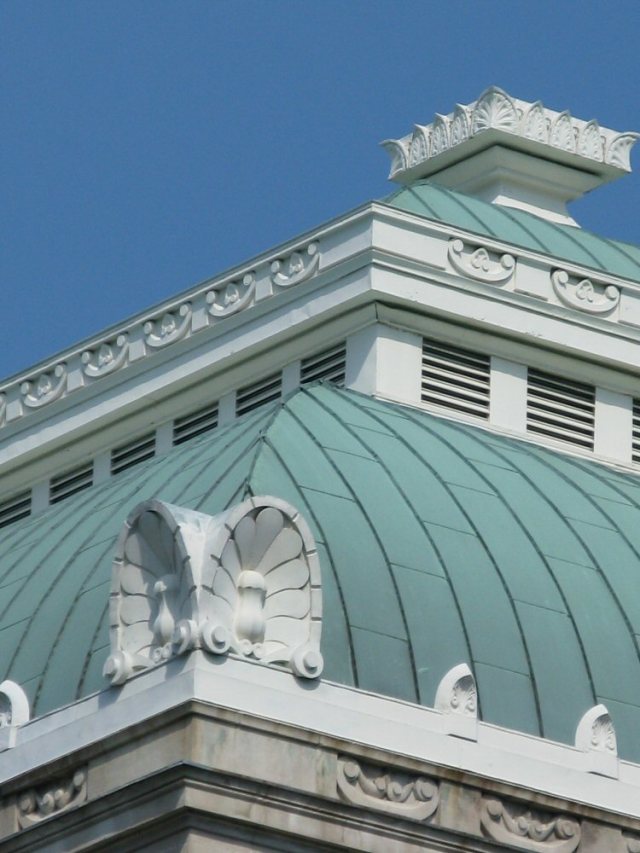 The dome isn't the only interesting part of the roof.